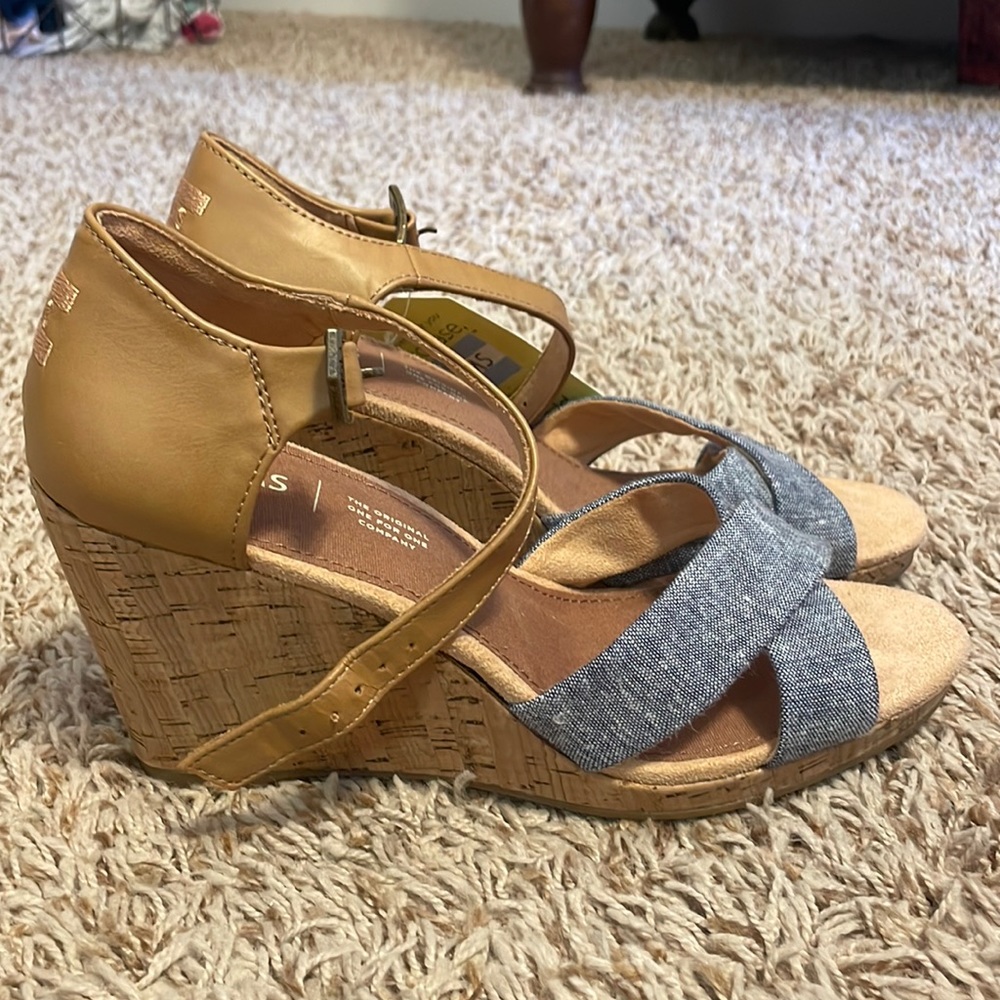 Toms wedges size 8.5. NWT